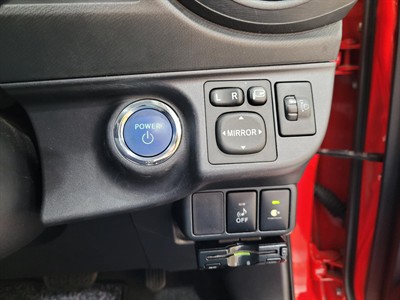 2013 Toyota Aqua - Thumbnail