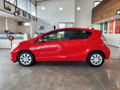 2013 Toyota Aqua - Thumbnail