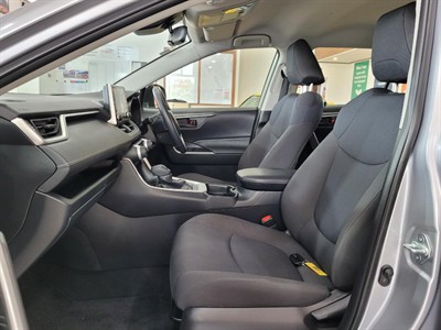 2021 Toyota RAV4 - Thumbnail