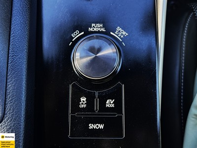 2013 Lexus IS 300h - Thumbnail