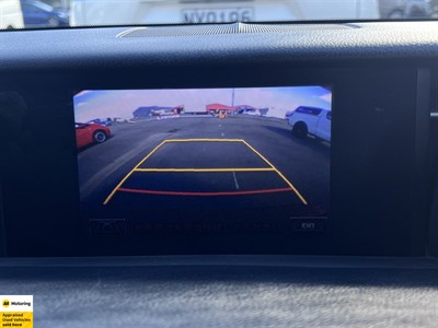 2013 Lexus IS 300h - Thumbnail