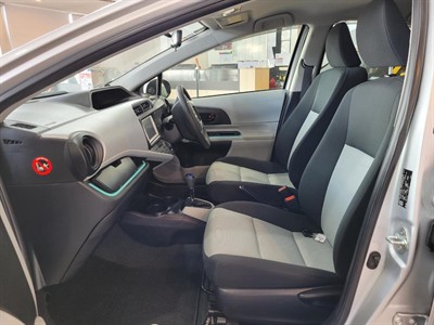 2012 Toyota Aqua - Thumbnail