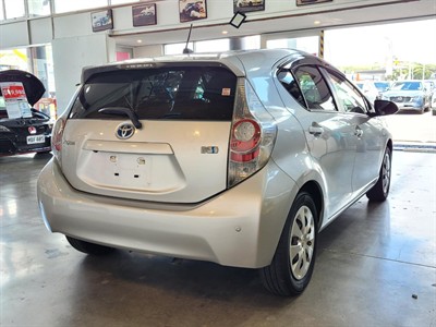 2012 Toyota Aqua - Thumbnail