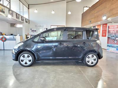 2005 Toyota Ractis - Thumbnail