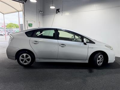 2012 Toyota Prius - Thumbnail