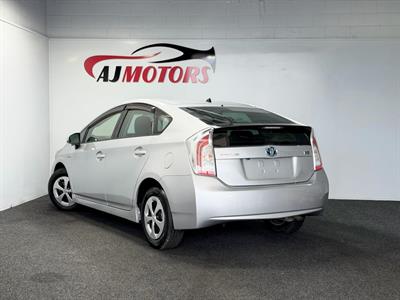 2012 Toyota Prius - Thumbnail
