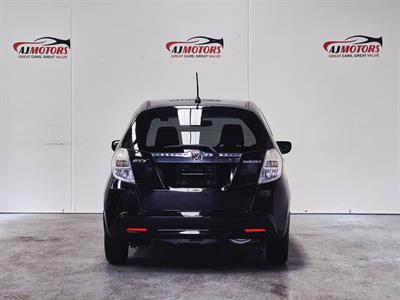 2013 Honda Fit Hybrid - Thumbnail