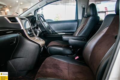 2015 Toyota Alphard - Thumbnail