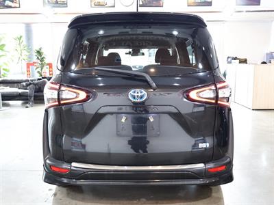 2015 Toyota Sienta - Thumbnail