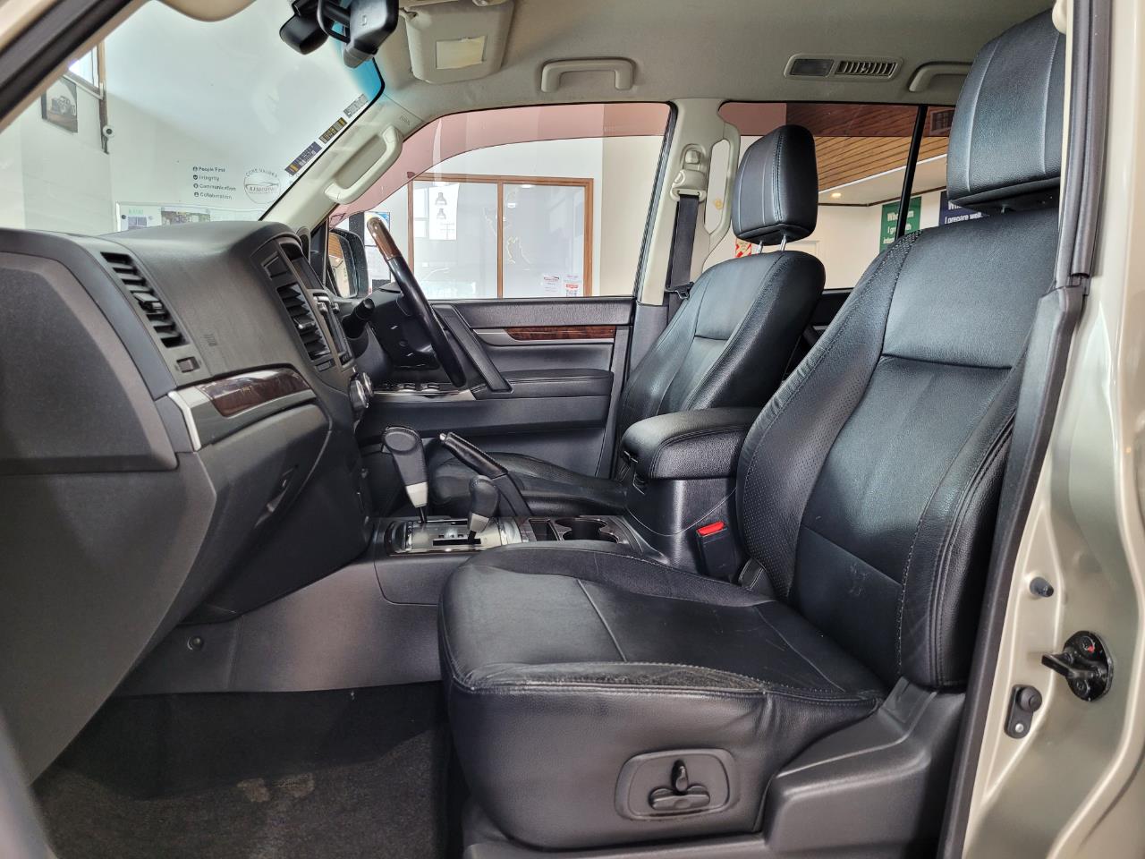 2013 Mitsubishi Pajero