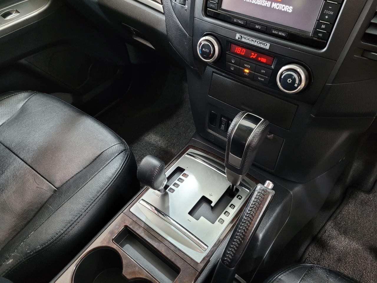 2013 Mitsubishi Pajero