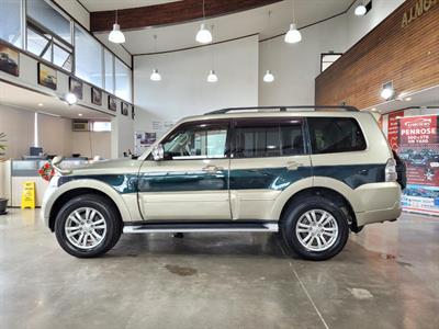 2013 Mitsubishi Pajero - Thumbnail