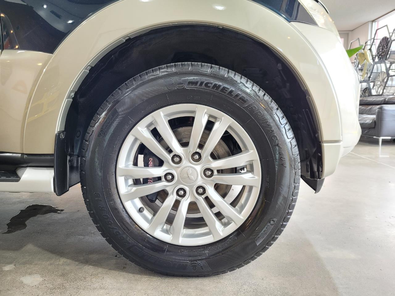 2013 Mitsubishi Pajero