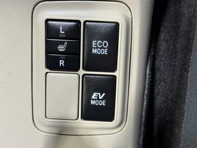 2012 Toyota Aqua - Thumbnail