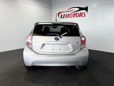 2012 Toyota Aqua - Thumbnail