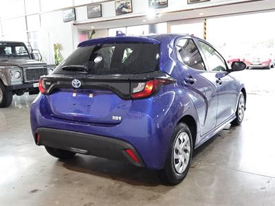 2021 Toyota Yaris - Thumbnail