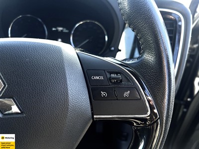 2021 Mitsubishi Outlander - Thumbnail