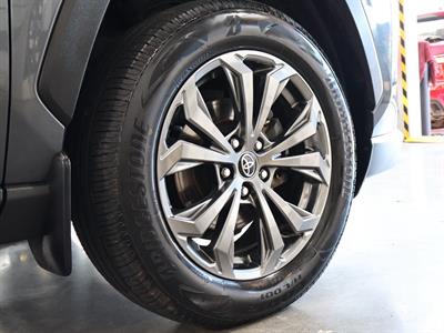 2022 Toyota RAV4 - Thumbnail