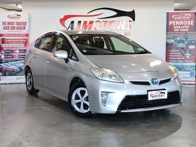2013 Toyota Prius - Thumbnail