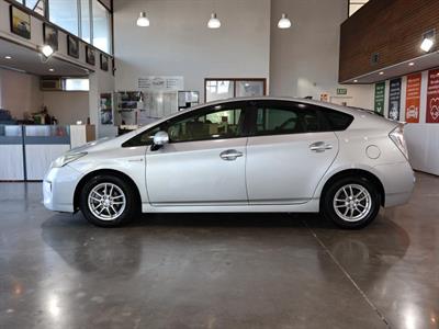 2012 Toyota Prius - Thumbnail