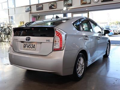 2012 Toyota Prius - Thumbnail