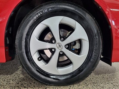 2012 Toyota Prius - Thumbnail