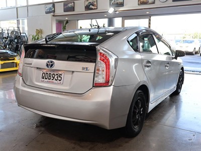 2012 Toyota Prius - Thumbnail