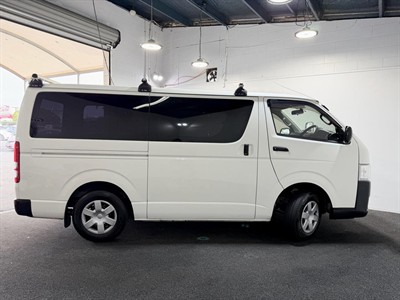 2015 Toyota Hiace - Thumbnail