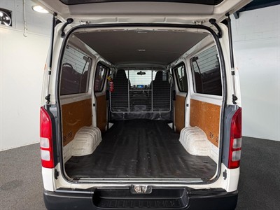 2015 Toyota Hiace - Thumbnail