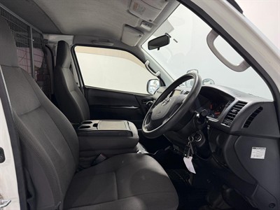 2015 Toyota Hiace - Thumbnail