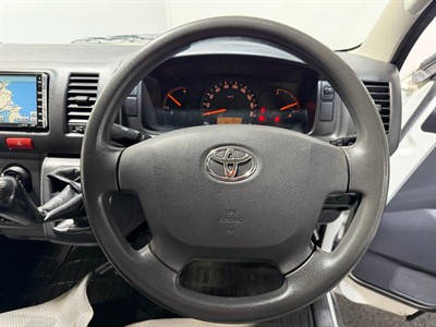 2015 Toyota Hiace - Thumbnail