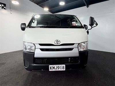 2015 Toyota Hiace - Thumbnail