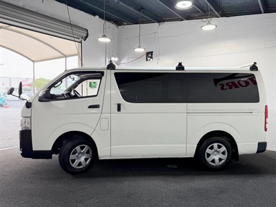 2015 Toyota Hiace - Thumbnail