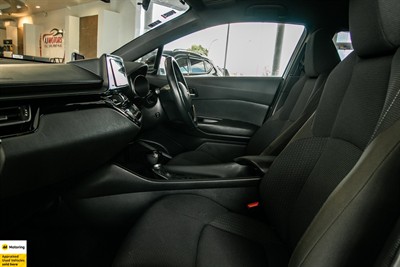 2017 Toyota C-HR - Thumbnail
