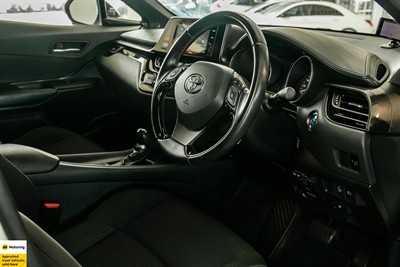 2017 Toyota C-HR - Thumbnail