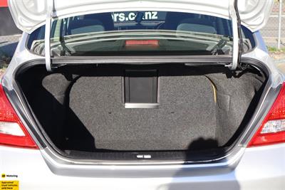 2009 Nissan Tiida - Thumbnail