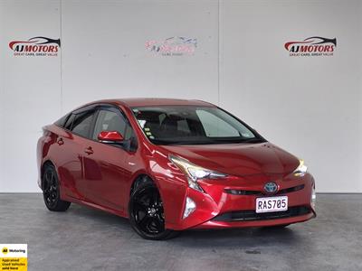 2016 Toyota Prius - Thumbnail
