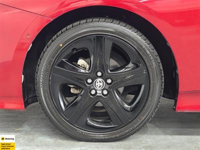 2016 Toyota Prius - Thumbnail