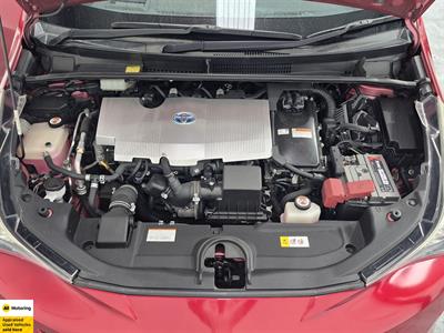 2016 Toyota Prius - Thumbnail