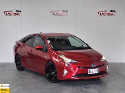 2016 Toyota Prius - Thumbnail