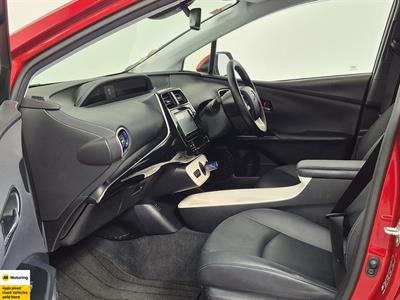 2016 Toyota Prius - Thumbnail