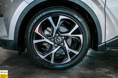 2017 Toyota C-HR - Thumbnail