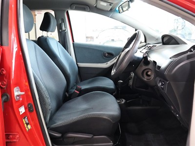 2005 Toyota Vitz - Thumbnail