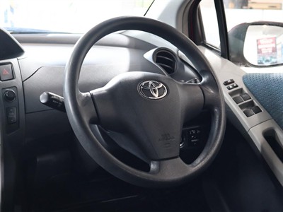 2005 Toyota Vitz - Thumbnail