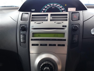 2005 Toyota Vitz - Thumbnail