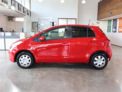 2005 Toyota Vitz - Thumbnail