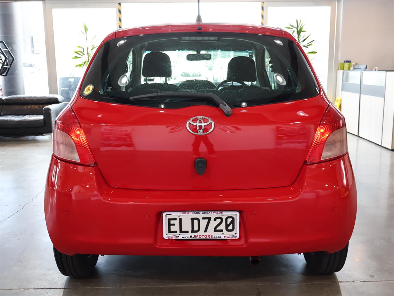 2005 Toyota Vitz