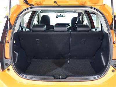 2014 Toyota Aqua - Thumbnail