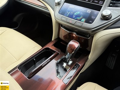 2014 Toyota Crown - Thumbnail