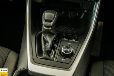 2021 Toyota RAV4 - Thumbnail